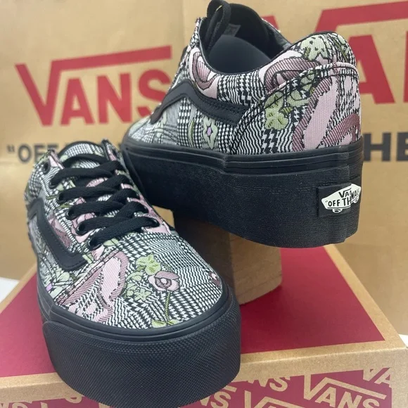 Vans Women's Old Skool Stackform Platform Sneakers
Tapestry Floral B
VN0009PZBM8 - Picture 12 of 16
